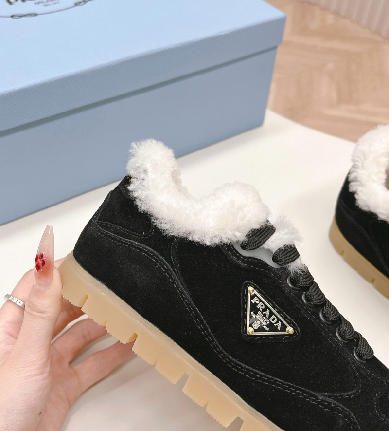 Pra*a casual shoes